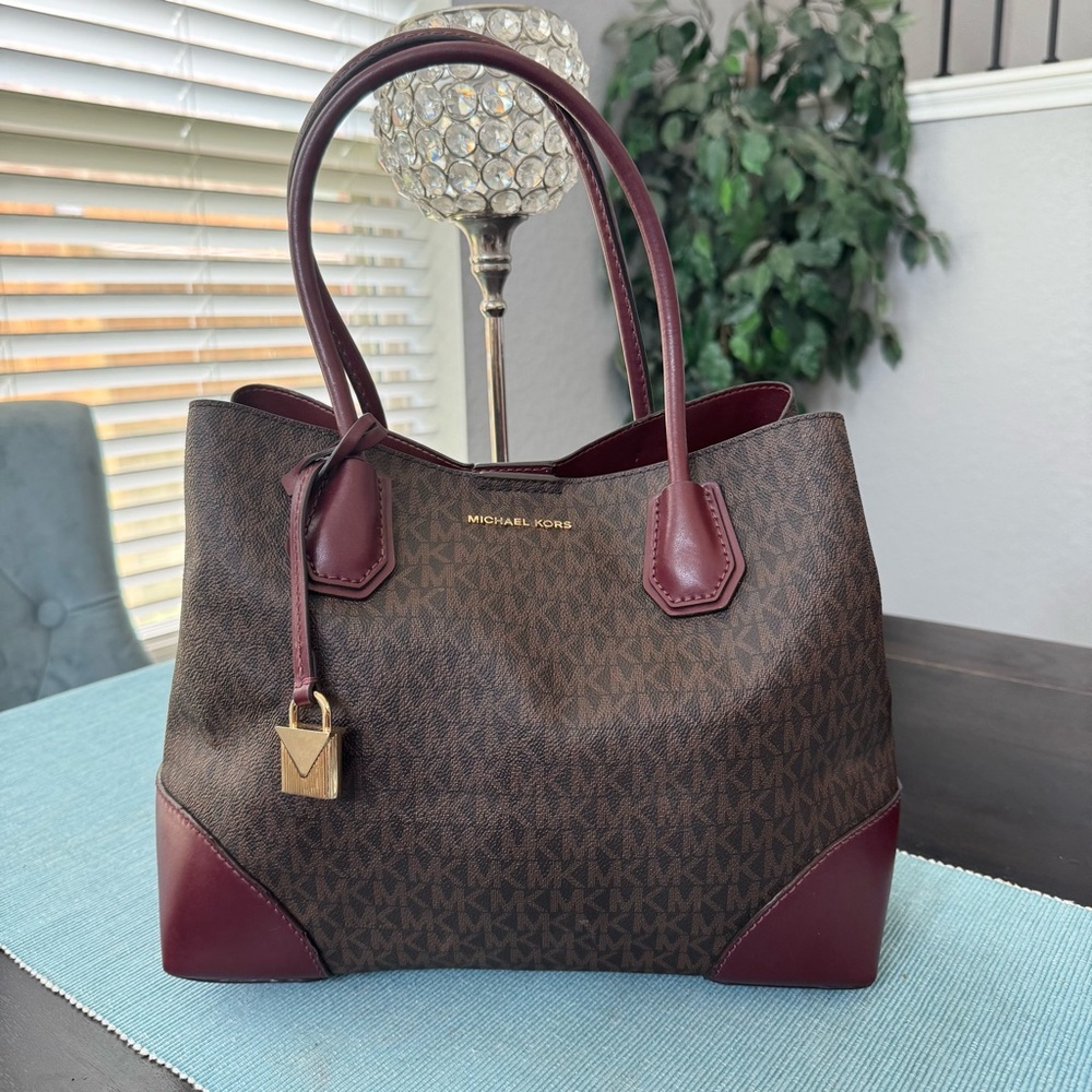 (SOLD) Michael Kors Mercer Gallery  Signature Monogram Tote bag